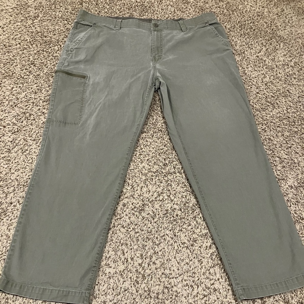 Weatherproof men’s pant 97% Cotton 3% Spandex color green size 40 x 30 used